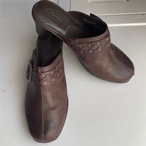 Clarks bendable mules brown slides leather Clogs heels slip on Comfort shoes 7.5